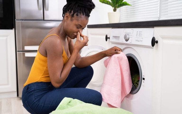 smelling washing machine featured img
